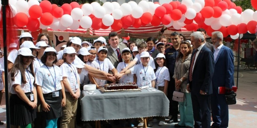 TÜBİTAK 4006 Bilim Fuarı Kırkağaç’ta törenle açıldı