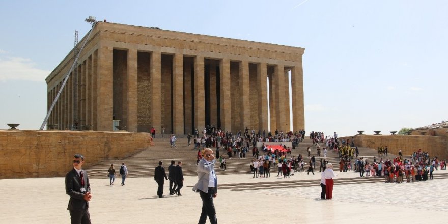 Anıtkabir’in çatı kısmı aslına uygun olarak yenileniyor