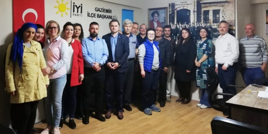 İYİ Parti Gaziemir İlçe Başkanı ve yönetimi istifa etti