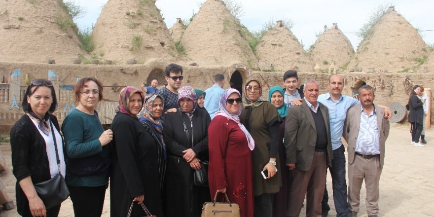 Kayseri İl Emniyet Müdürlüğü Tarafından Şehit Ailelerine Şanlıurfa İline Gezi Düzenledi