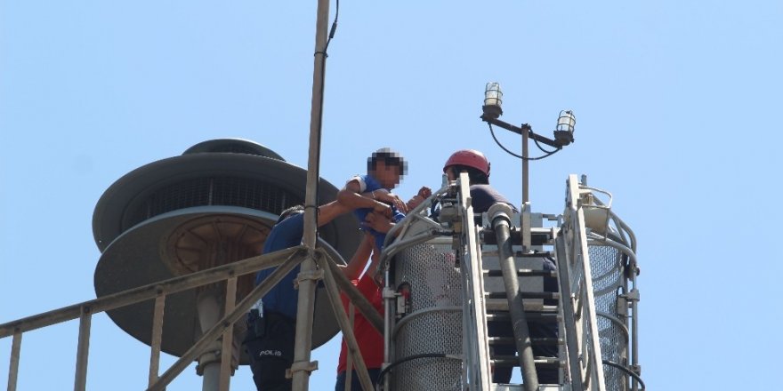 Antalya’da ilkokulda korku dolu anlar