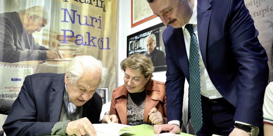 Başkan Büyükakın, kitap fuarında Nuri Pakdil’i ziyaret etti