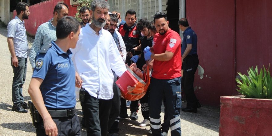 Evini alamayınca emlakçıyı bastı