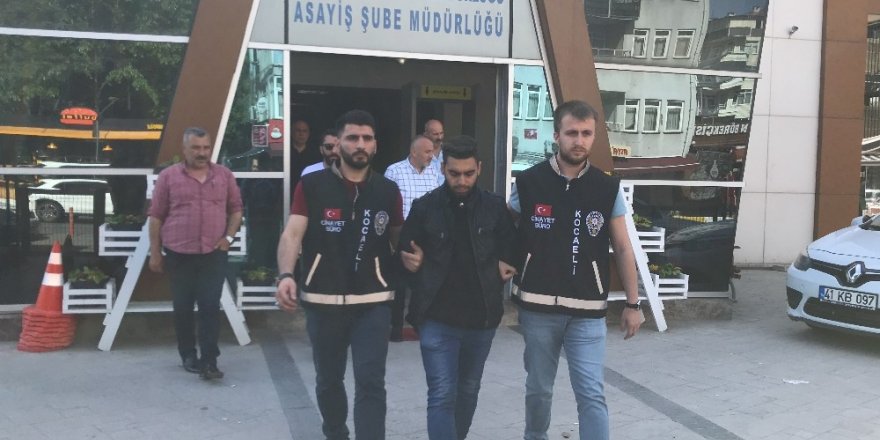 Kız kardeşlerinin gözü önünde anne ve babasını öldüren şahıs adliyeye sevk edildi