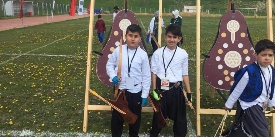 Ahlatlı minik okçu bölge ikincisi oldu