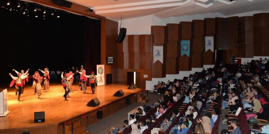 Uluslararası öğrencilerin Türkçe gösterisi tam not aldı