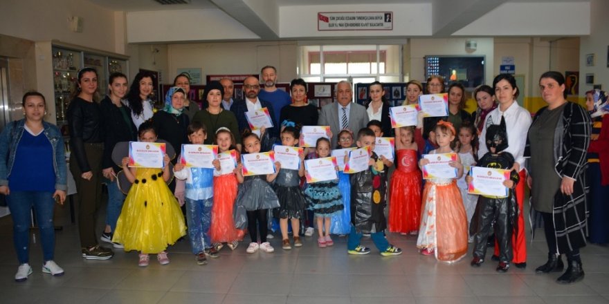‘Telefonla değil benimle oyna’