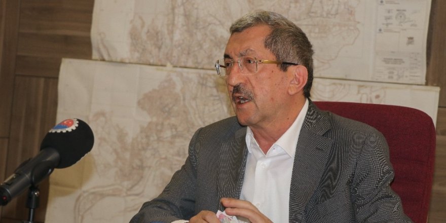 Vergili, “Artık siyasi kimliği vardır, akademisyenlik kimliği yoktur”