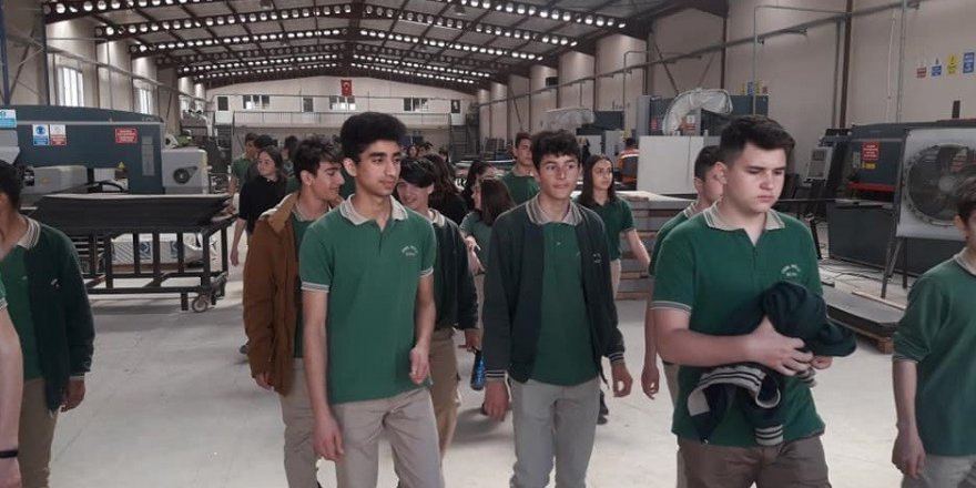 Foça’da öğrenciler, açık cezaevindeki işletmeleri gezdi