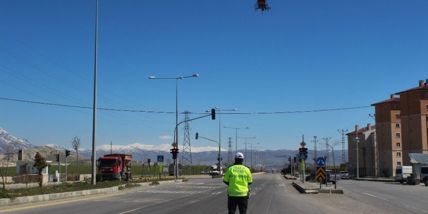 Van’da helikopter destekli trafik denetimi