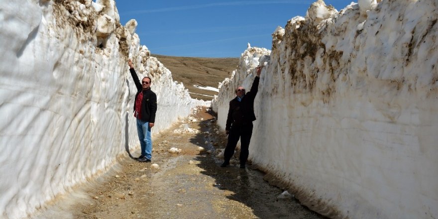 Karla kaplı yollar hızla açılıyor