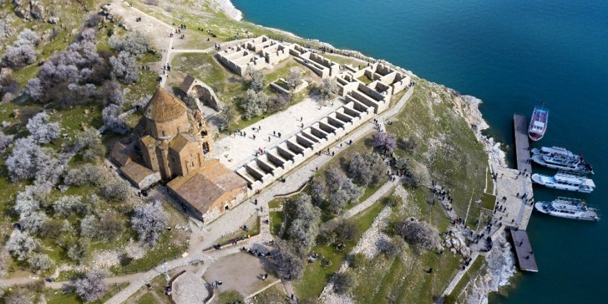 Akdamar Adası’nda görsel şölen