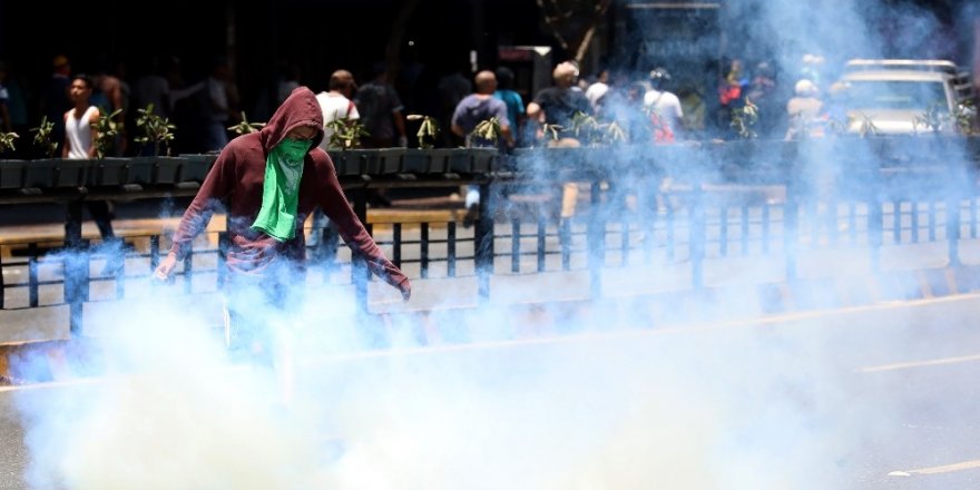Venezuela’daki darbe girişiminde 69 kişi yaralandı
