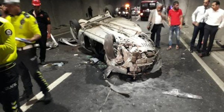 TIR'a çarpan otomobilin sürücüsü yaralandı