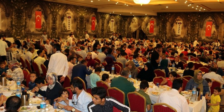 SANKO’dan muhtarlar ve huzurevi sakinlerine iftar