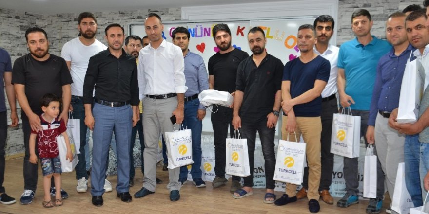 Kurtalan’da velilere Kur’an-ı Kerim seti hediye edildi