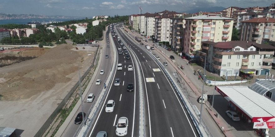 Gölcük Yüzbaşılar kavşağı trafiğe açıldı