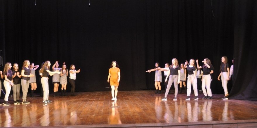GKV Özel Ortaokulu “Dance Show 2019” sahneledi