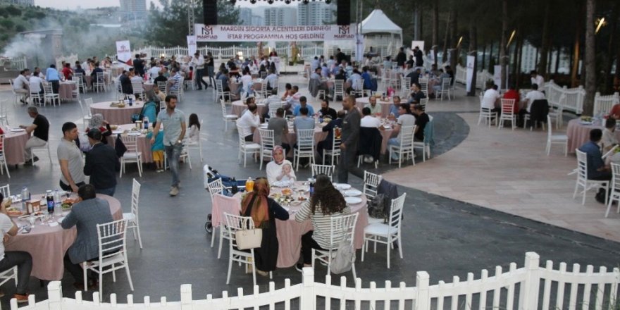 MARSİAD üyeleri iftar programında buluştu