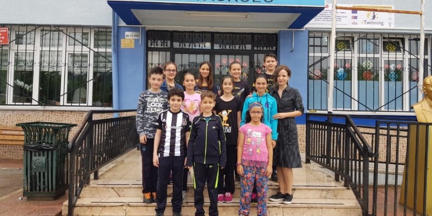 Kültür elçisi SPEAKY öğrencilere Türkçe öğretiyor