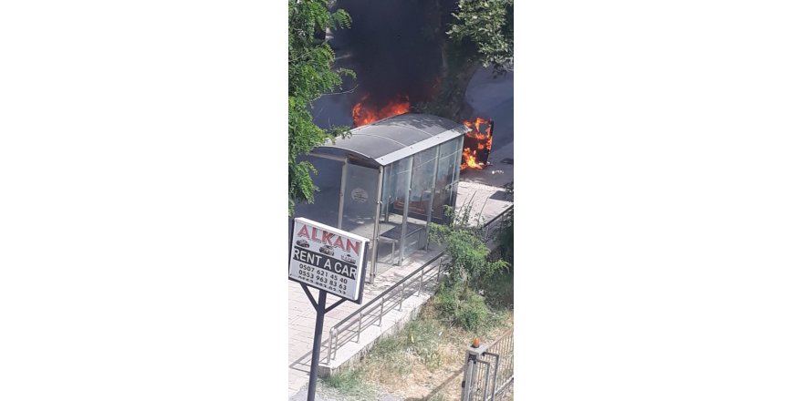 Hatay’da ticari taksi alev alev yandı