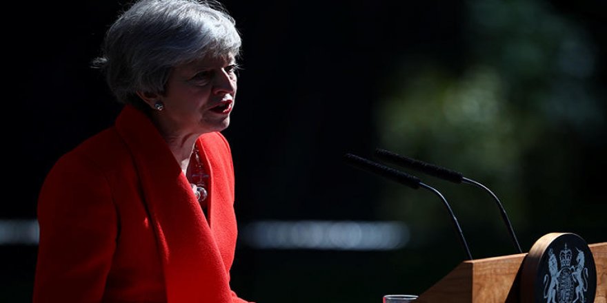 Theresa May istifa edeceği tarihi açıkladı