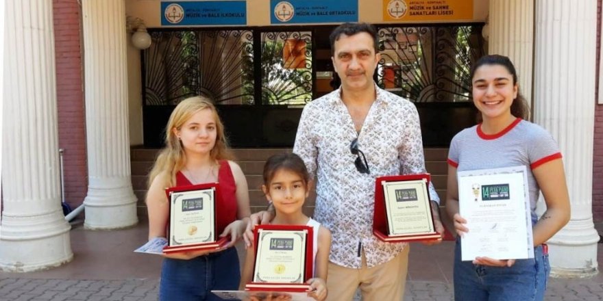 AÜ, Pera Piyano Yarşması’ndan ödüllerle döndü