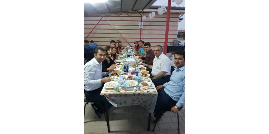 Engelli bakım merkezinde kalan çocuklara iftar
