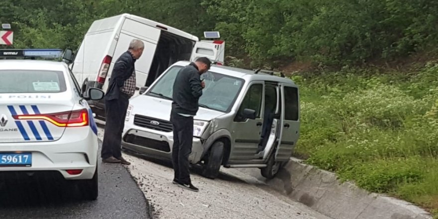 Sağanak yağış kaza getirdi 2 yaralı