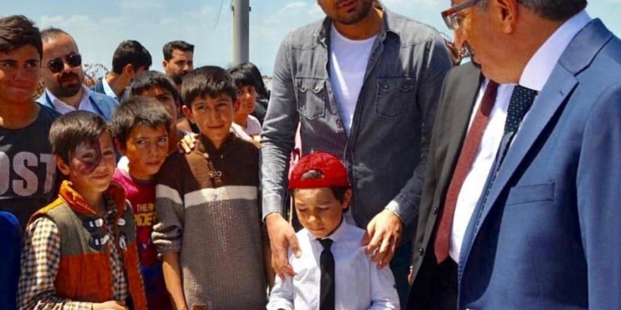 Çocukların ’kaligrafi’ standına yoğun ilgi