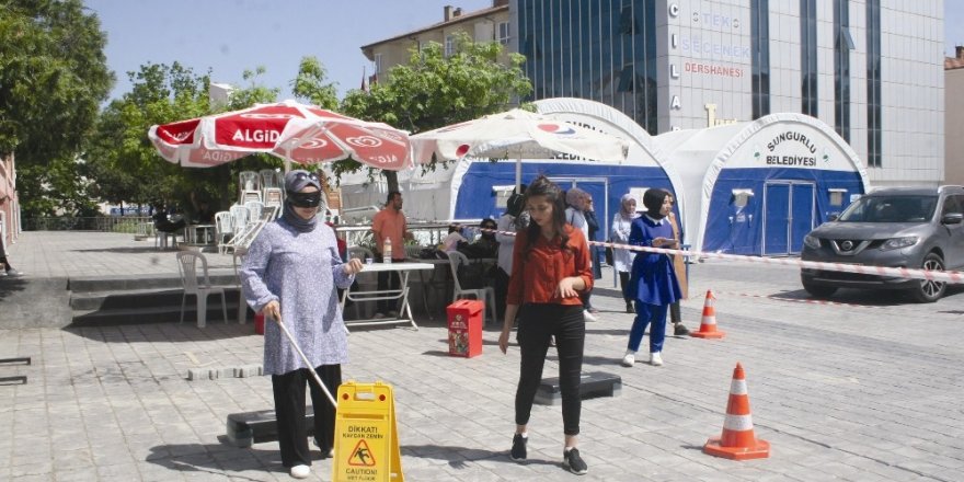 Engelliler için ’Empati Parkuru’nda yürüdüler
