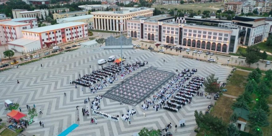 Gaziantep protokolü akademisyen ve öğrencilerle iftarda buluştu
