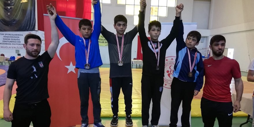 Güreş şampiyonasında Meram rüzgarı esti