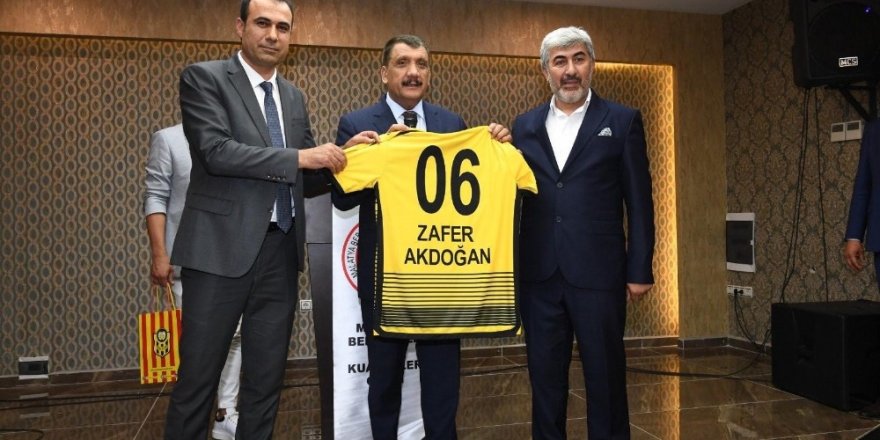 Berberler ve Kuaförler Odasından iftar yemeği