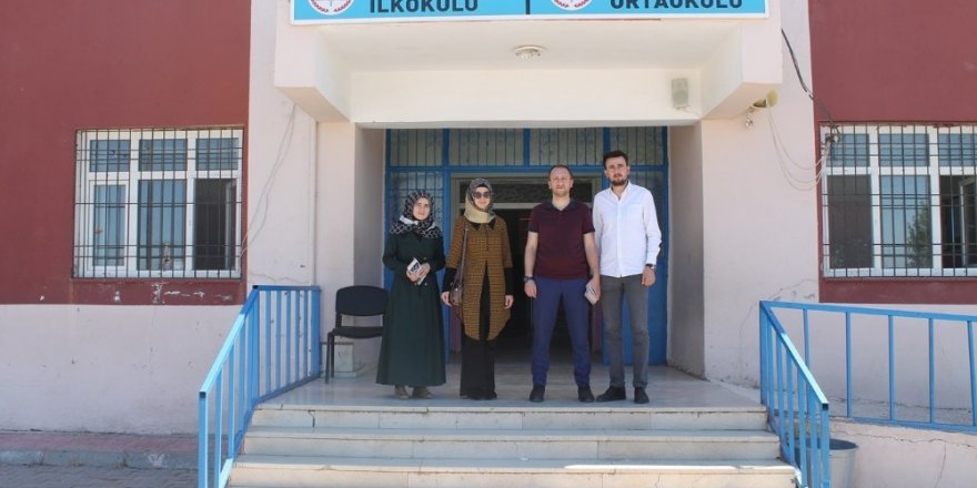 Silopi’de lise öğrencileri köyleri gezerek okullarının tanıtımını yapıyor