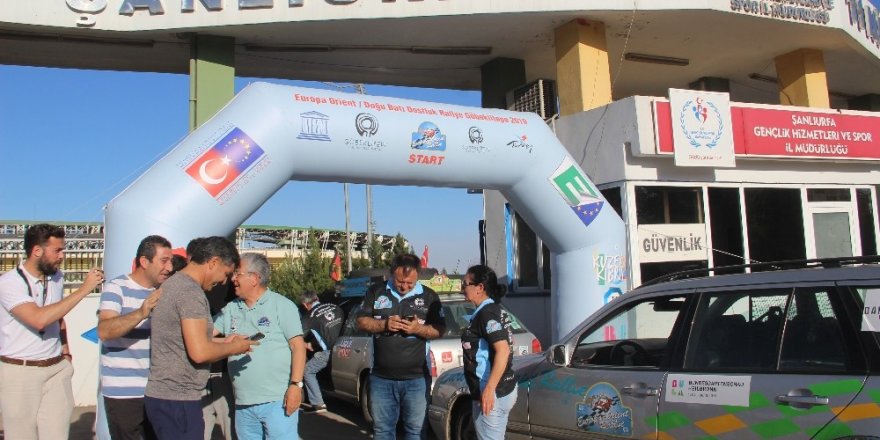 Ralliciler ile eski milli futbolcular kozlarını yeşil sahada paylaştı