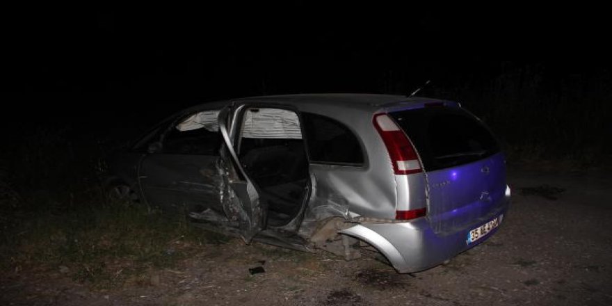 İzmir'de 2 otomobil çarpıştı: 7 yaralı