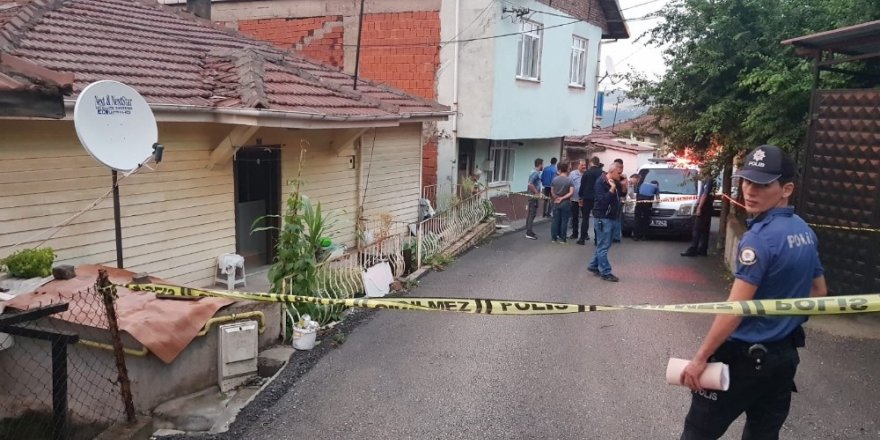 Baba tartıştığı oğlunu bıçaklayarak öldürdü