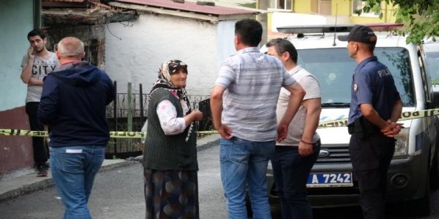 Tartıştığı oğlunu bıçaklayarak öldürdü