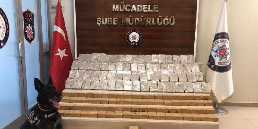 Van'da park halindeki otomobilde 103 kilo eroin ele geçti