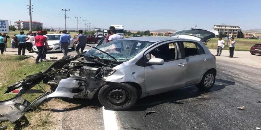 Ankara'da ambulans ile otomobil çarpıştı: 6 yaralı