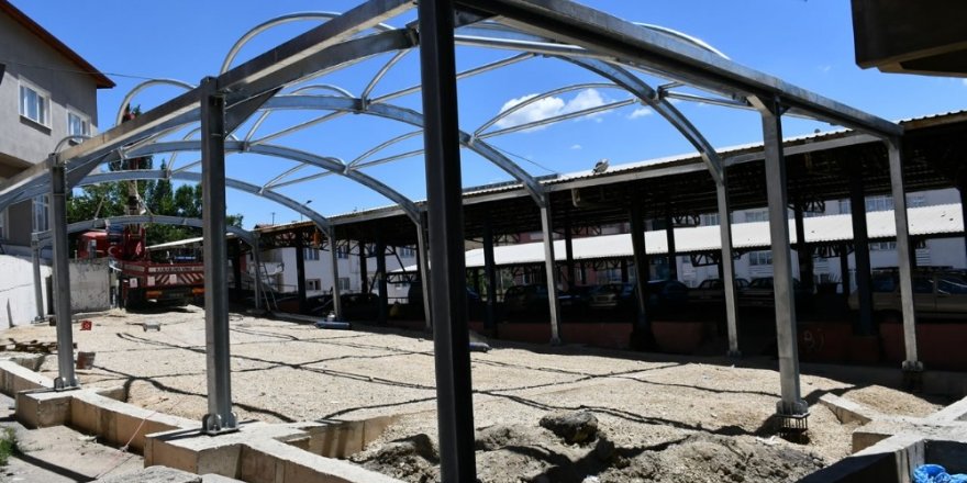 Karabük Belediyesi’nin pazar yeri çalışmaları sürüyor