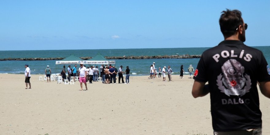 Dalgalara kapılan genci arama çalışmaları sürüyor