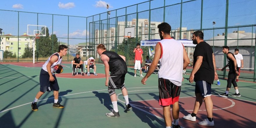 Büyükçekmece’de sokak basketbolu nefesleri kesti