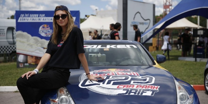 Driftçiler Red Bull Car Park Drift’te asfaltı ağlattı