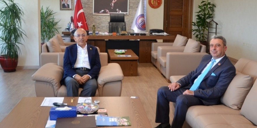 Başkan Göğüsgeren’den Rektör Murat’a ziyaret
