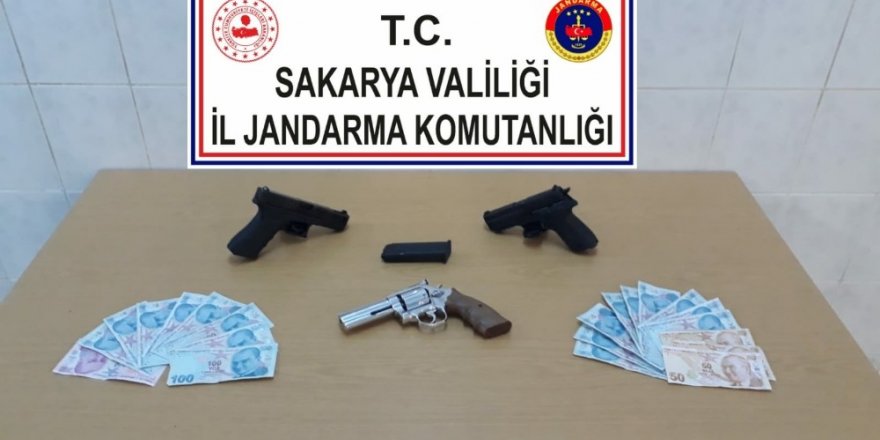Kaputa gizlenmiş silah ele geçirildi
