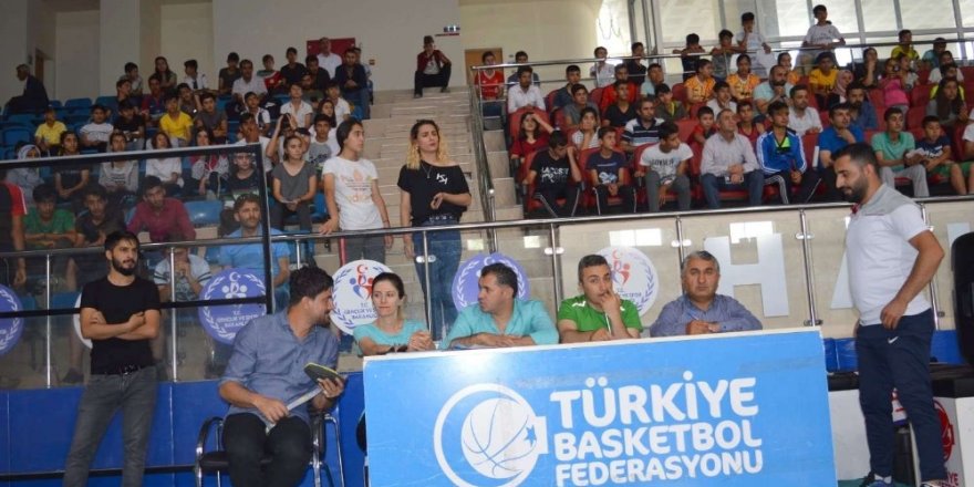 Hakkari Spor Lisesinin yetenek sınavına yoğun ilgi