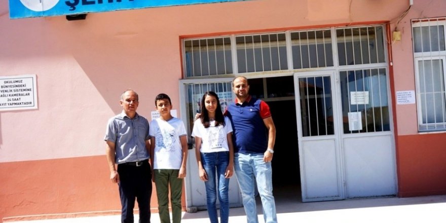 Sarıgöl’de ilçenin gururu olan öğrenciler ödüllendirildi