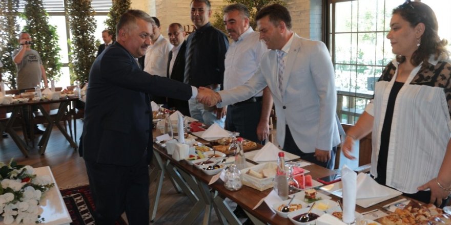 Vali Yazıcı LGS şampiyonlarıyla bir araya geldi